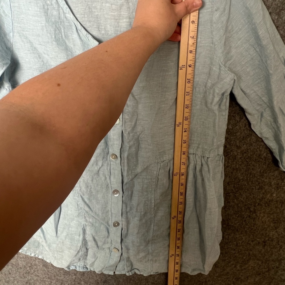 Sigrid Olsen Woman Size Medium 100% linen roll-tab tunic blouse in a light blue - Picture 5 of 7